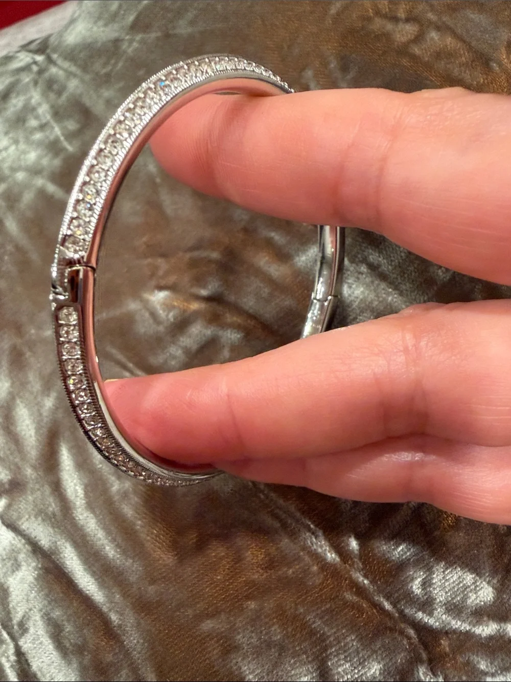 Silver Tone Clear Rhinestone Hinged Bangle Bracelet 24g-1070